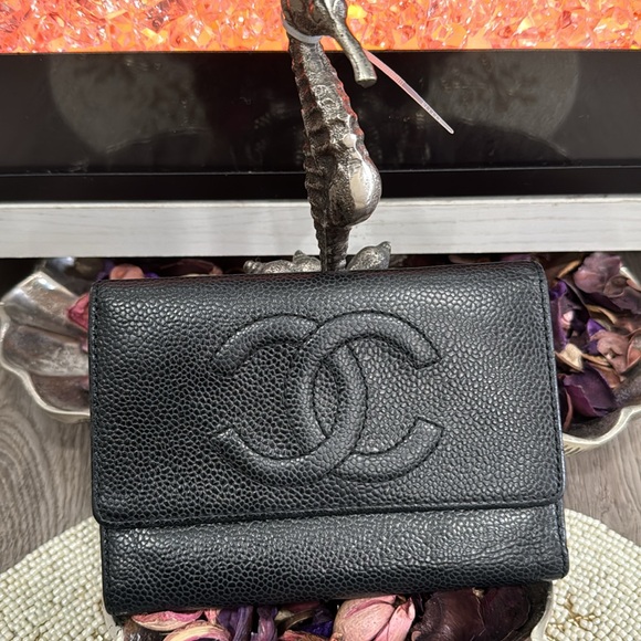 CHANEL Bifold Long Wallet In Great Condition Hard to find.. - Picture 2 of 16